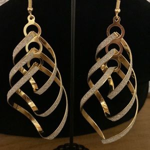 4/$20 NIP Golden Swirl Drop Earrings